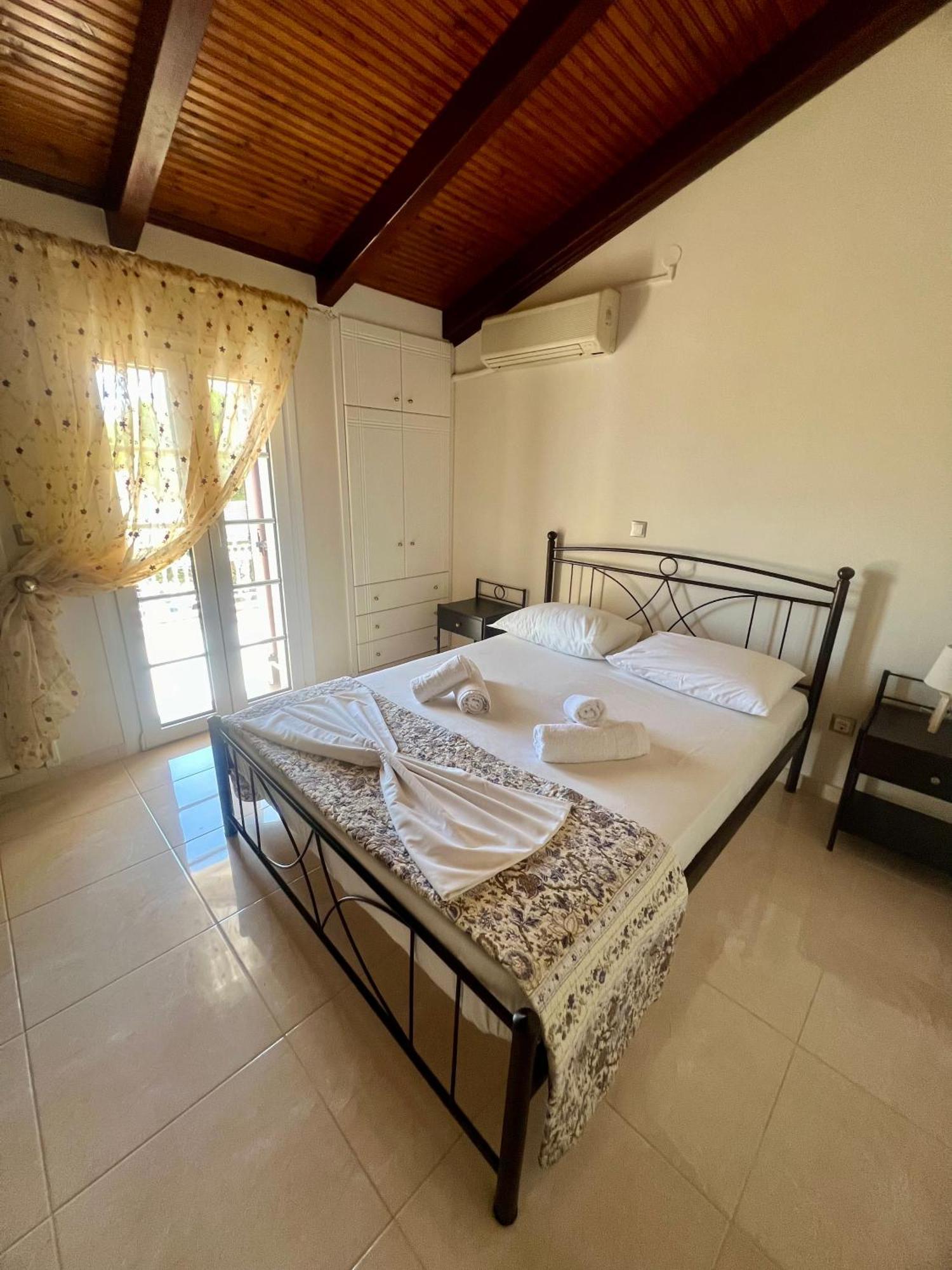 Liberis Loft Suite อาร์กอสโตลี ภายนอก รูปภาพ