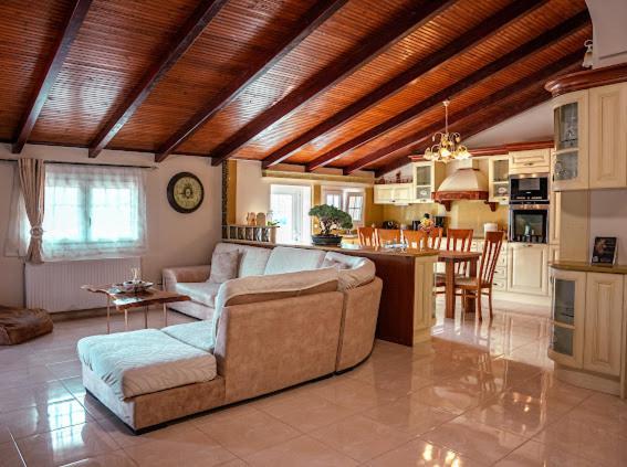 Liberis Loft Suite อาร์กอสโตลี ภายนอก รูปภาพ