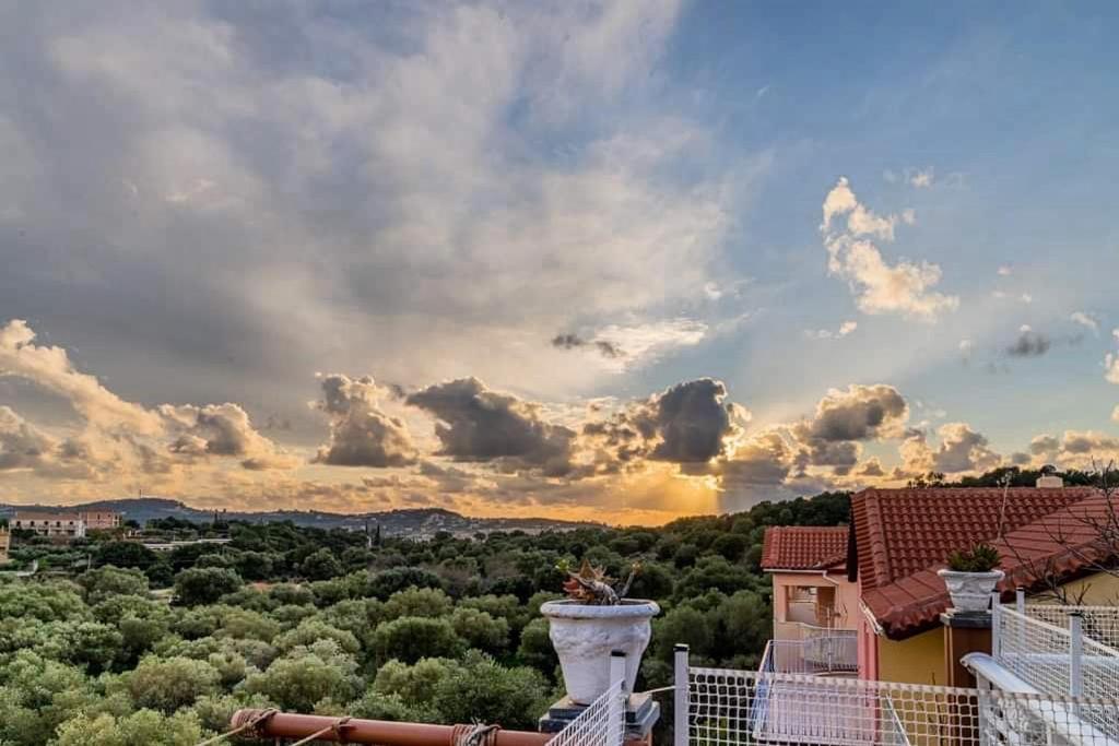 Liberis Loft Suite อาร์กอสโตลี ภายนอก รูปภาพ