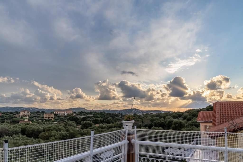 Liberis Loft Suite อาร์กอสโตลี ภายนอก รูปภาพ